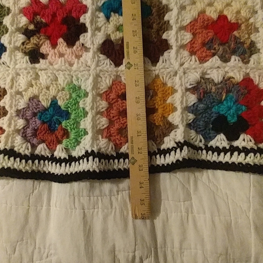 Laigh-Logan Creations - crochet baby afghan - Picture 3 of 3